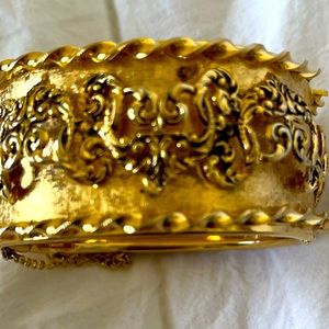 listing-status-banner